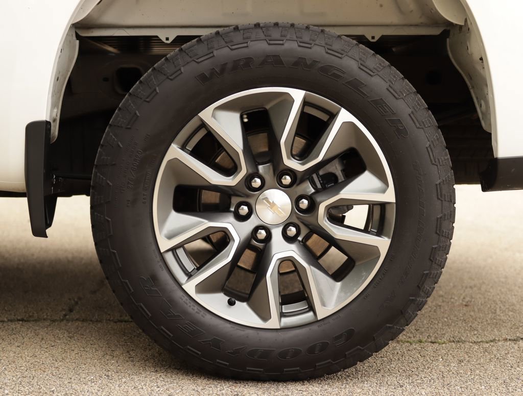 Used 2023 Summit White Chevrolet LT image 37