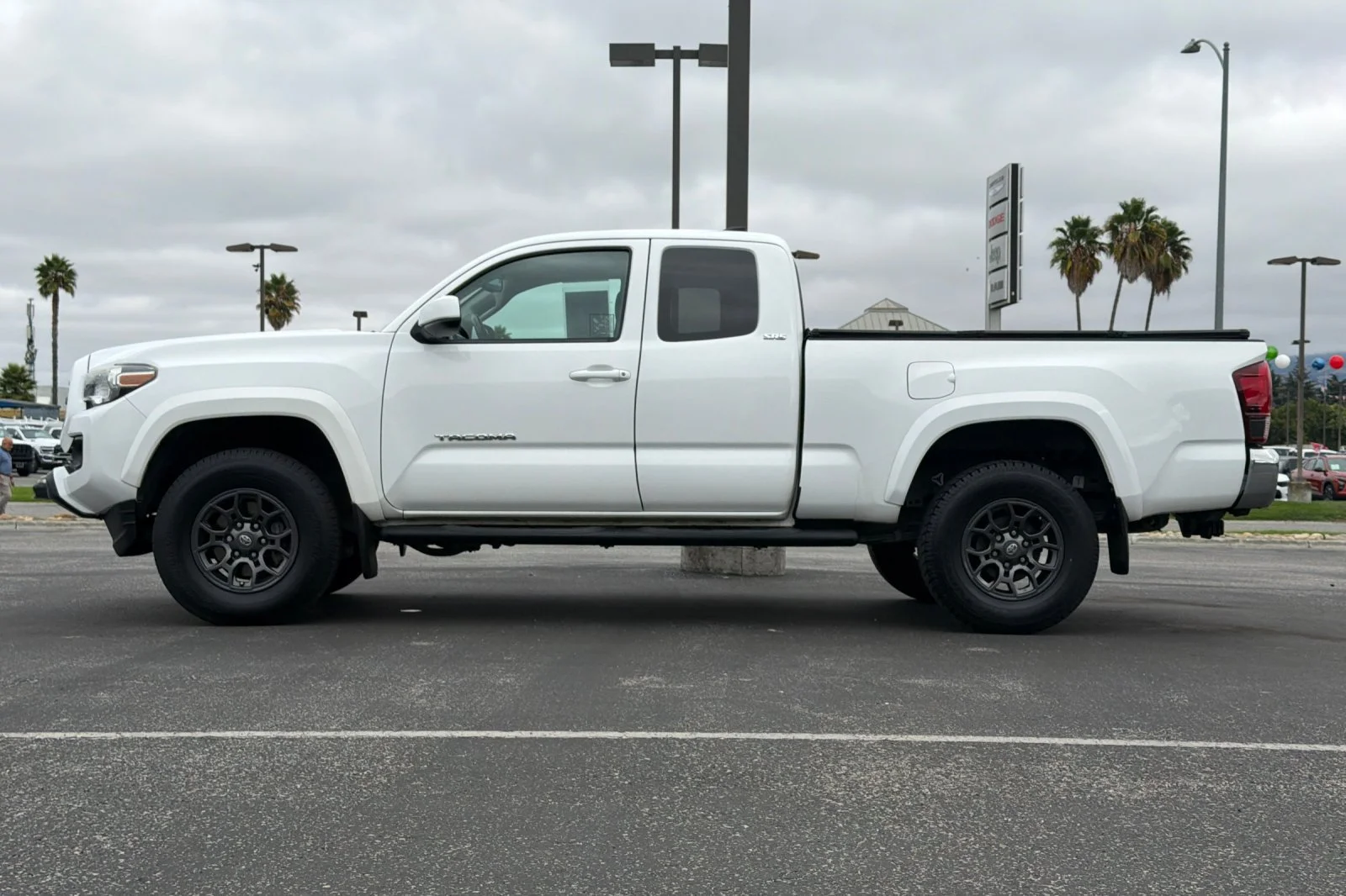 Used 2018 White Toyota SR5 image 7