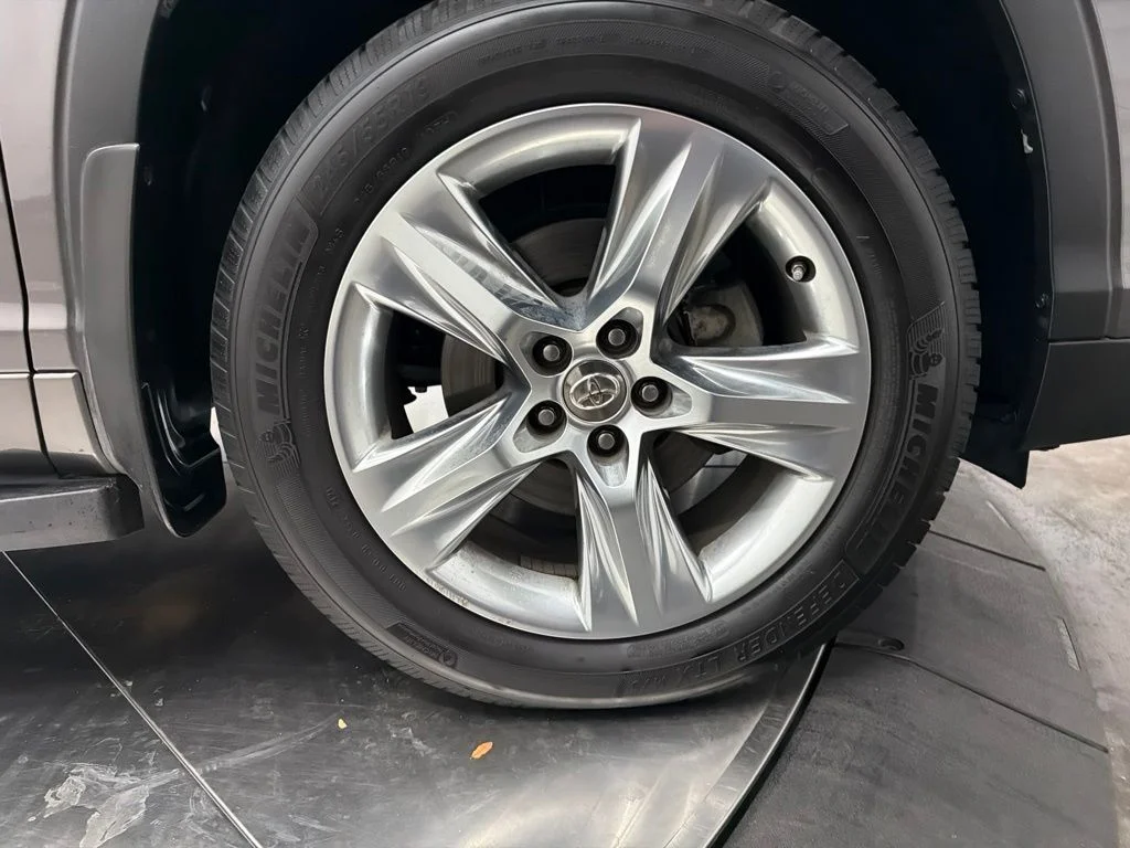 Used 2015 Gray Toyota Limited image 9