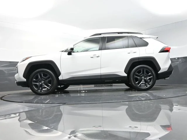 Used 2022 White Toyota Adventure image 41