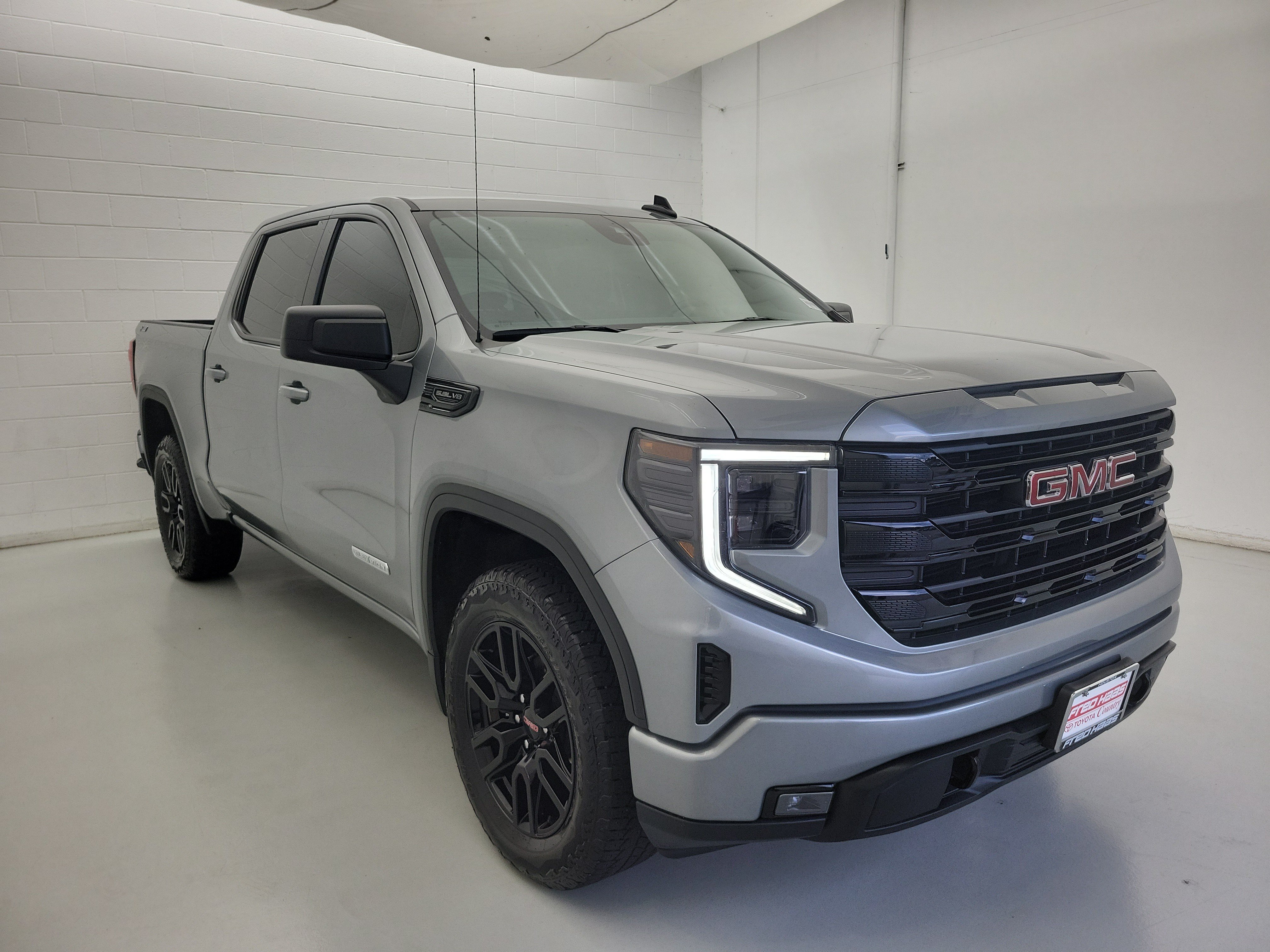 Used 2026 Sterling Metallic GMC Elevation image 4