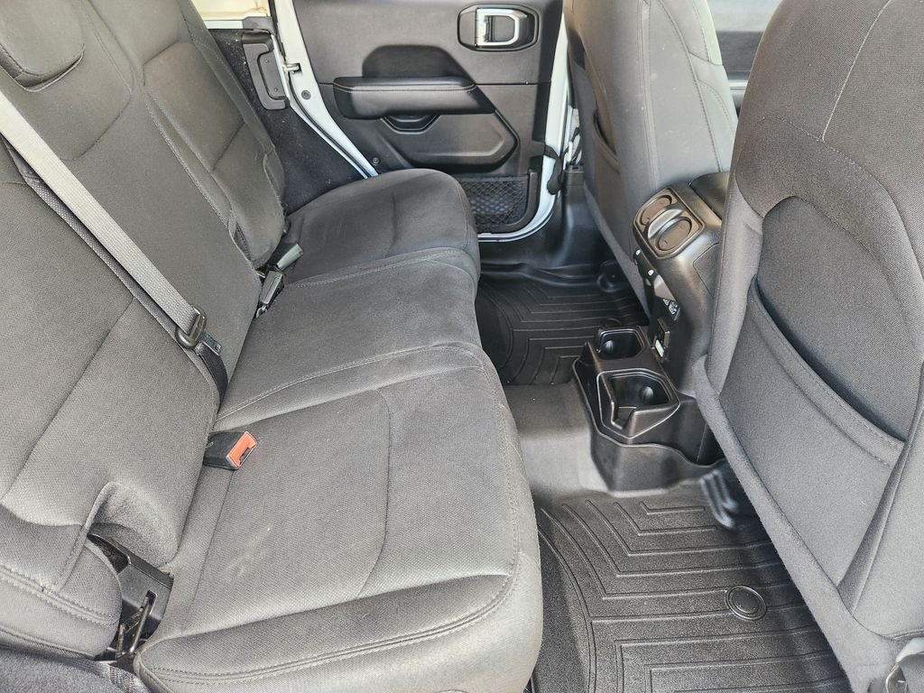 Used 2020 Bright White Clearcoat Jeep Sahara image 33