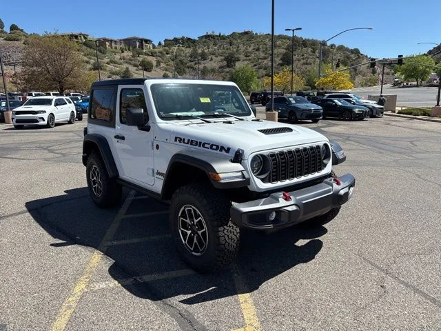 New 2026 Bright White Clear-Coat Exterior Paint Jeep Rubicon image 4