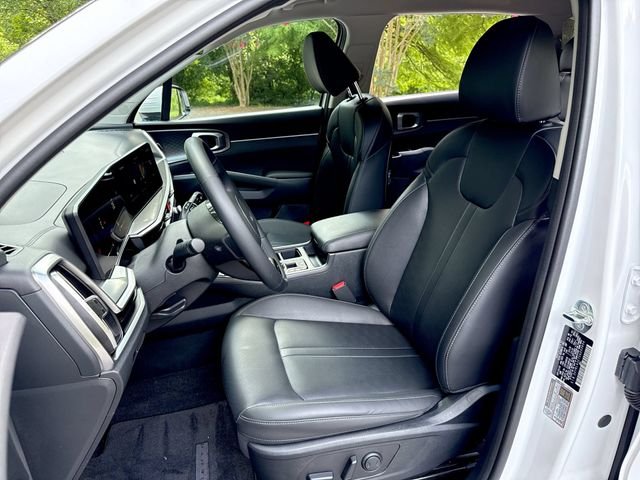 Used 2025 White Kia S image 11