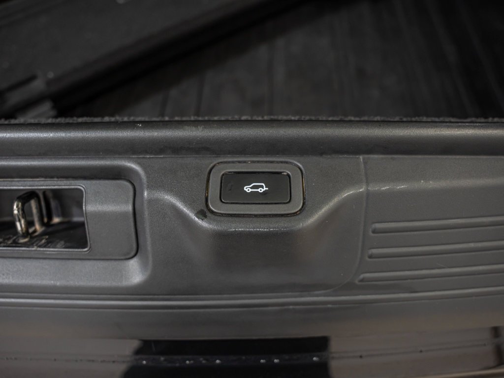 Used 2020 Black Land Rover HSE image 38