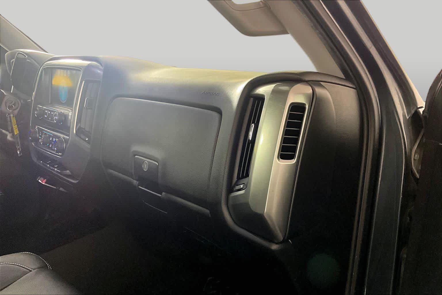 Used 2018 Graphite Metallic Chevrolet LT image 18