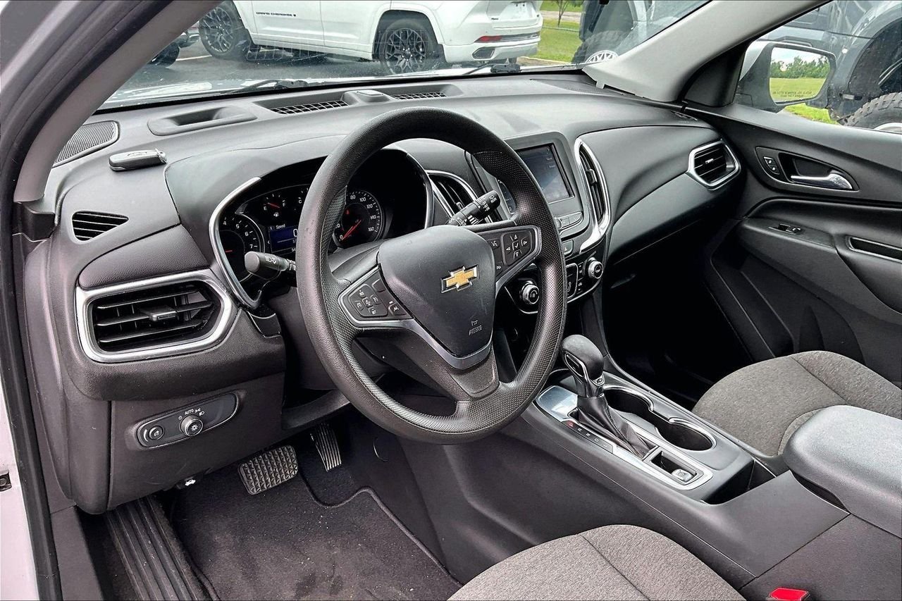 Used 2022 SILVER ICE METALLIC Chevrolet LT image 5