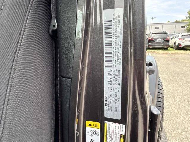 Used 2018 Gray Jeep Unlimited Sport S image 30