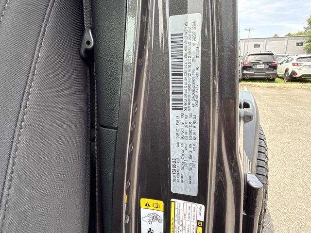 Used 2018 Gray Jeep Unlimited Sport S image 30