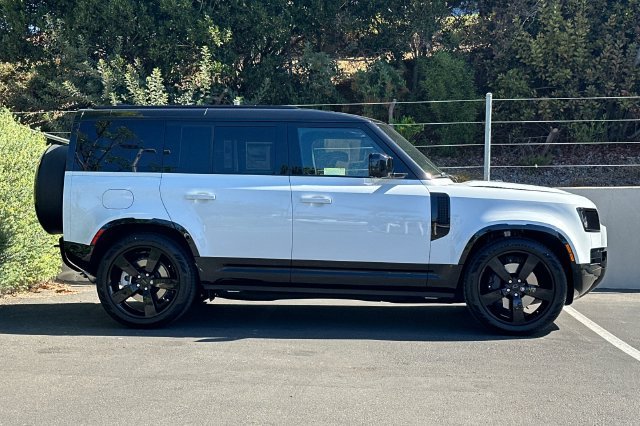 New 2026 Fuji White Land Rover X-Dynamic SE image 6