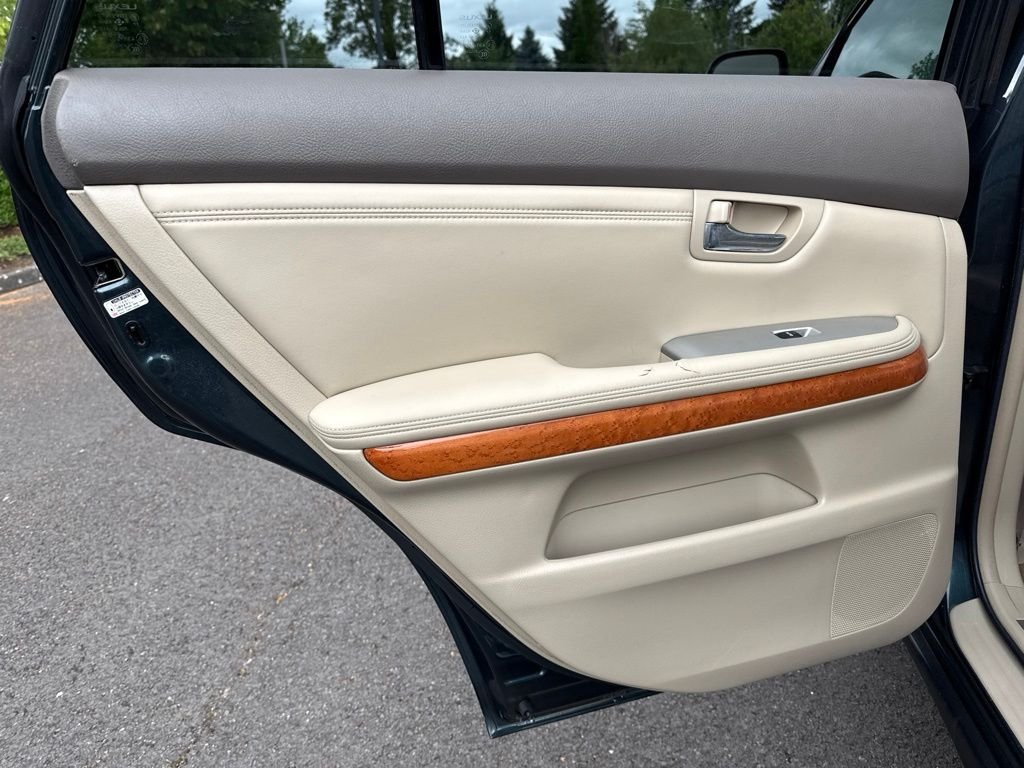 Used 2004 Black Forest Pearl Lexus 330 image 17