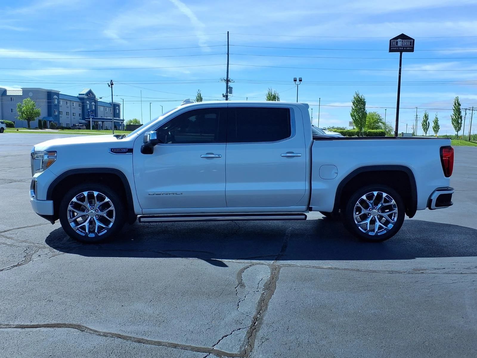 Used 2019 White GMC Denali image 29