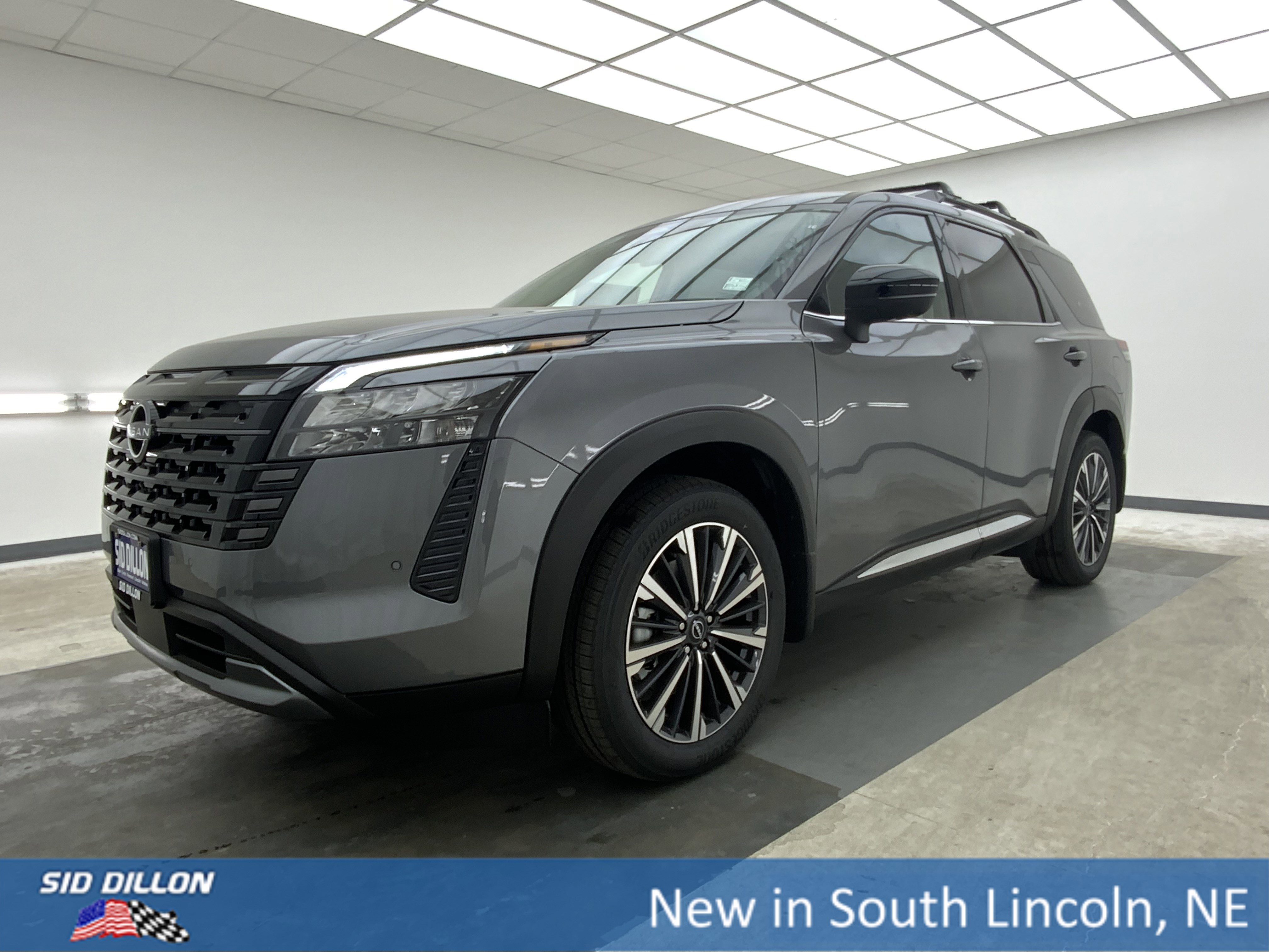 2026 Nissan Pathfinder Platinum 4WD's photo