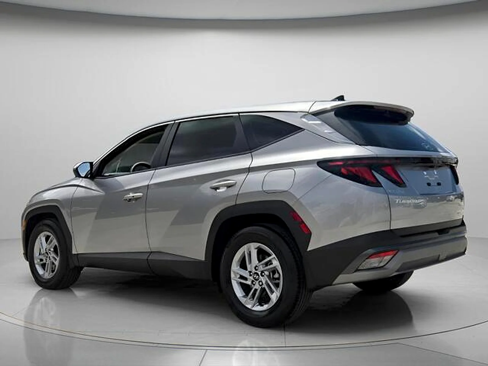 Used 2026 Shimmering Silver Hyundai SE image 8