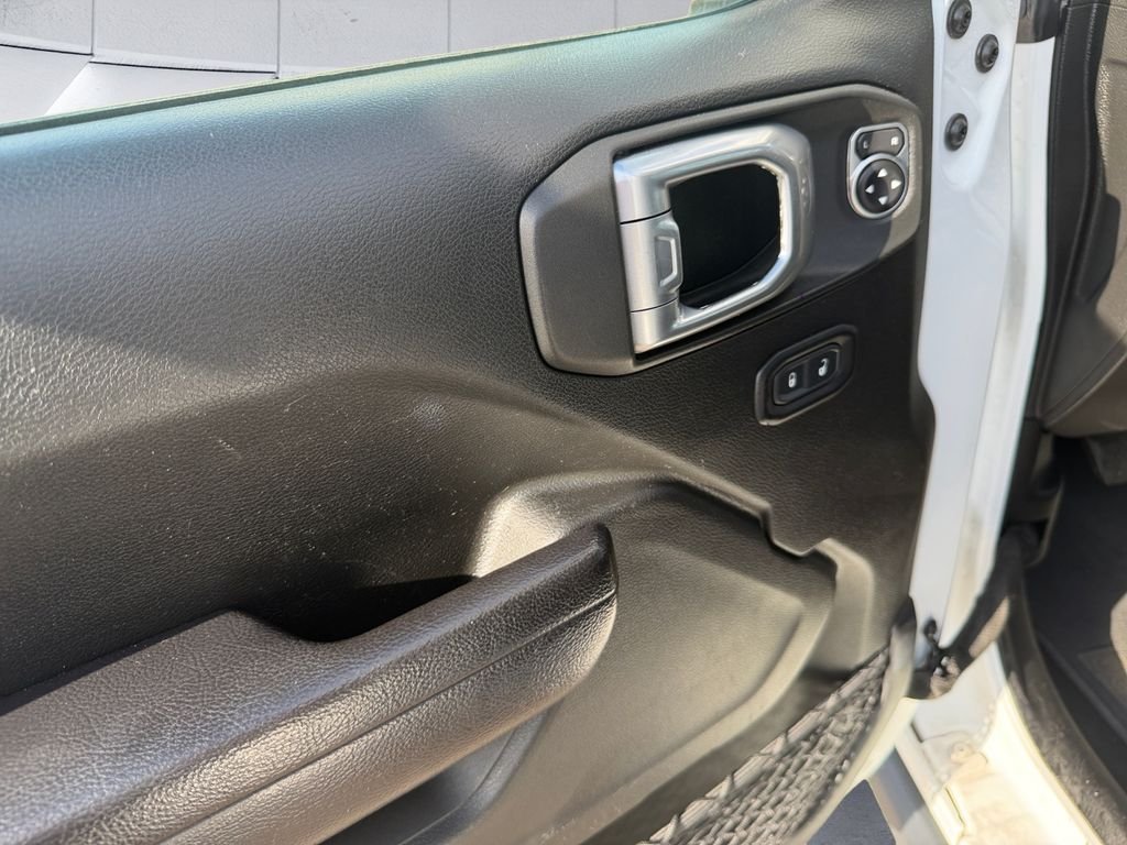 Used 2023 White Jeep Rubicon image 12