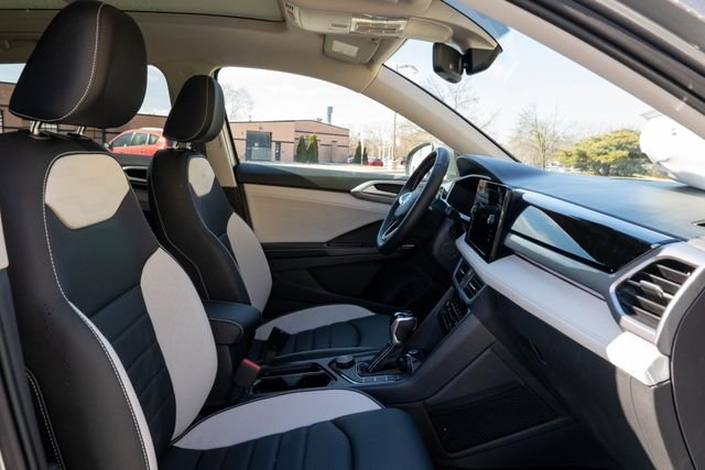 2025 Volkswagen Taos SEL - Photo 11