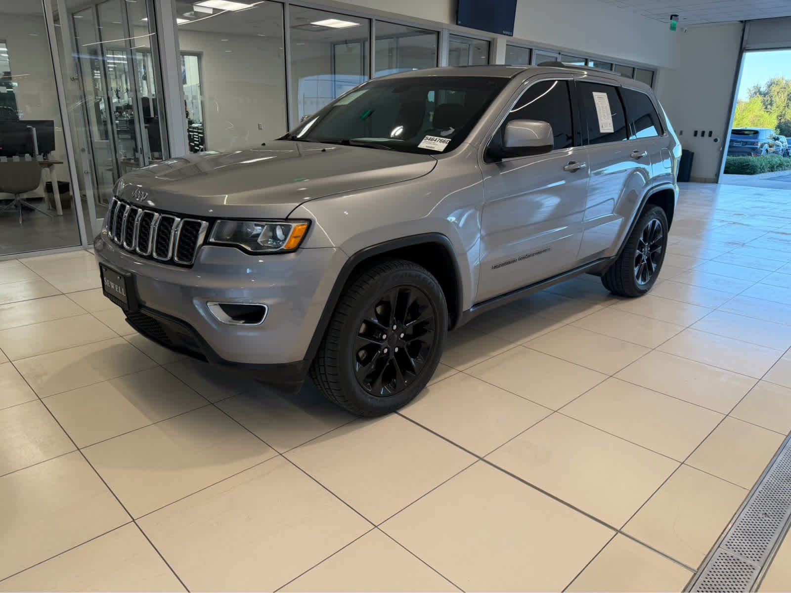 Used 2018 Jeep Grand Cherokee Laredo E with VIN 1C4RJEAG5JC110877 for sale in Boerne, TX