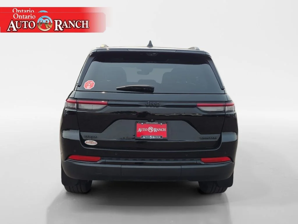 Certified Used 2023 Diamond Black Crystal Pearlcoat Jeep Limited image 4