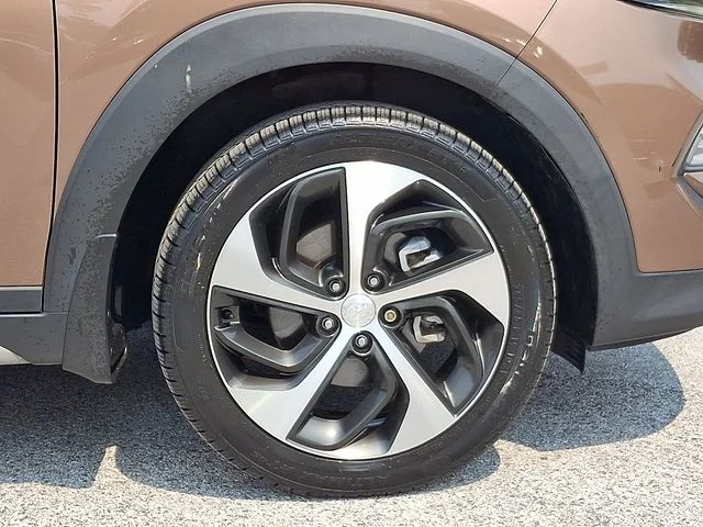 Used 2017 Beige Hyundai Sport image 8