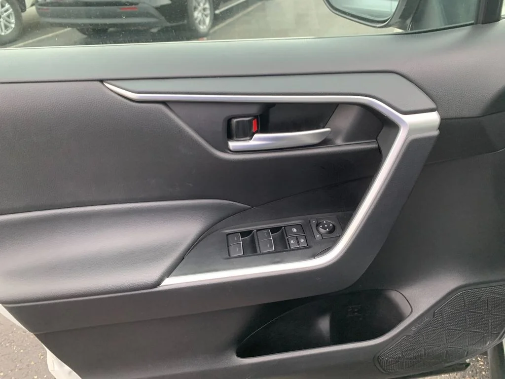 Used 2025 White Toyota XLE image 12