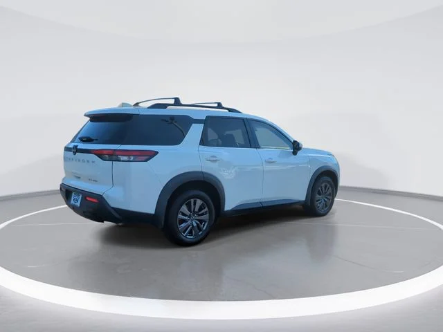 Used 2022 White Nissan SV image 8
