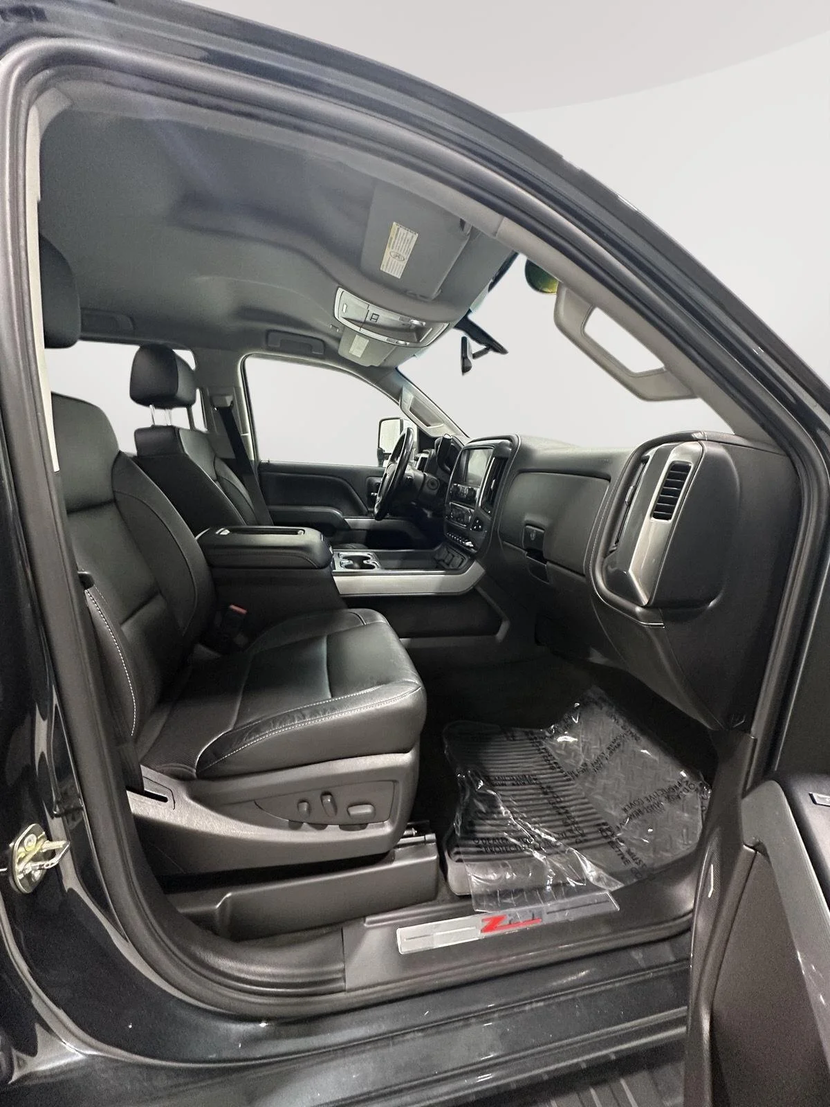 Used 2017 GRAPHITE METALLIC Chevrolet LTZ image 22