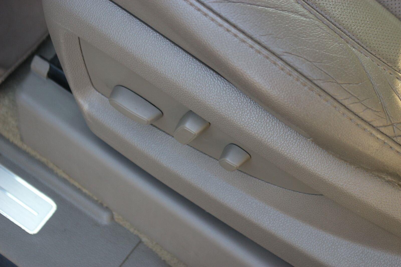 Used 2016 IRIDESCENT PEARL TRICOAT Chevrolet LTZ image 19