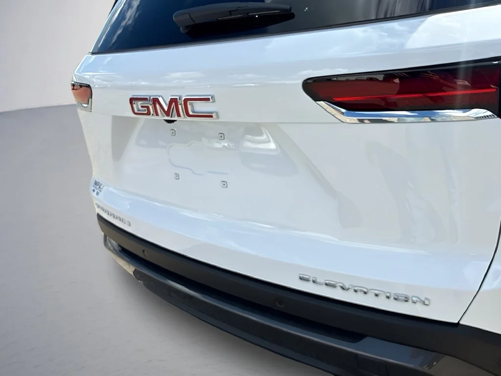 New 2027 Summit White GMC Elevation image 34