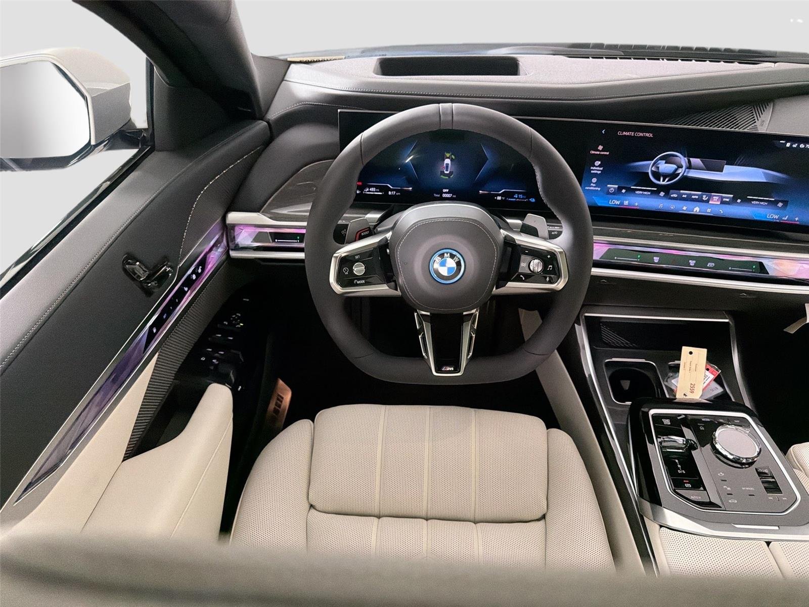New 2026 Mineral White Metallic BMW 750e xDrive image 21