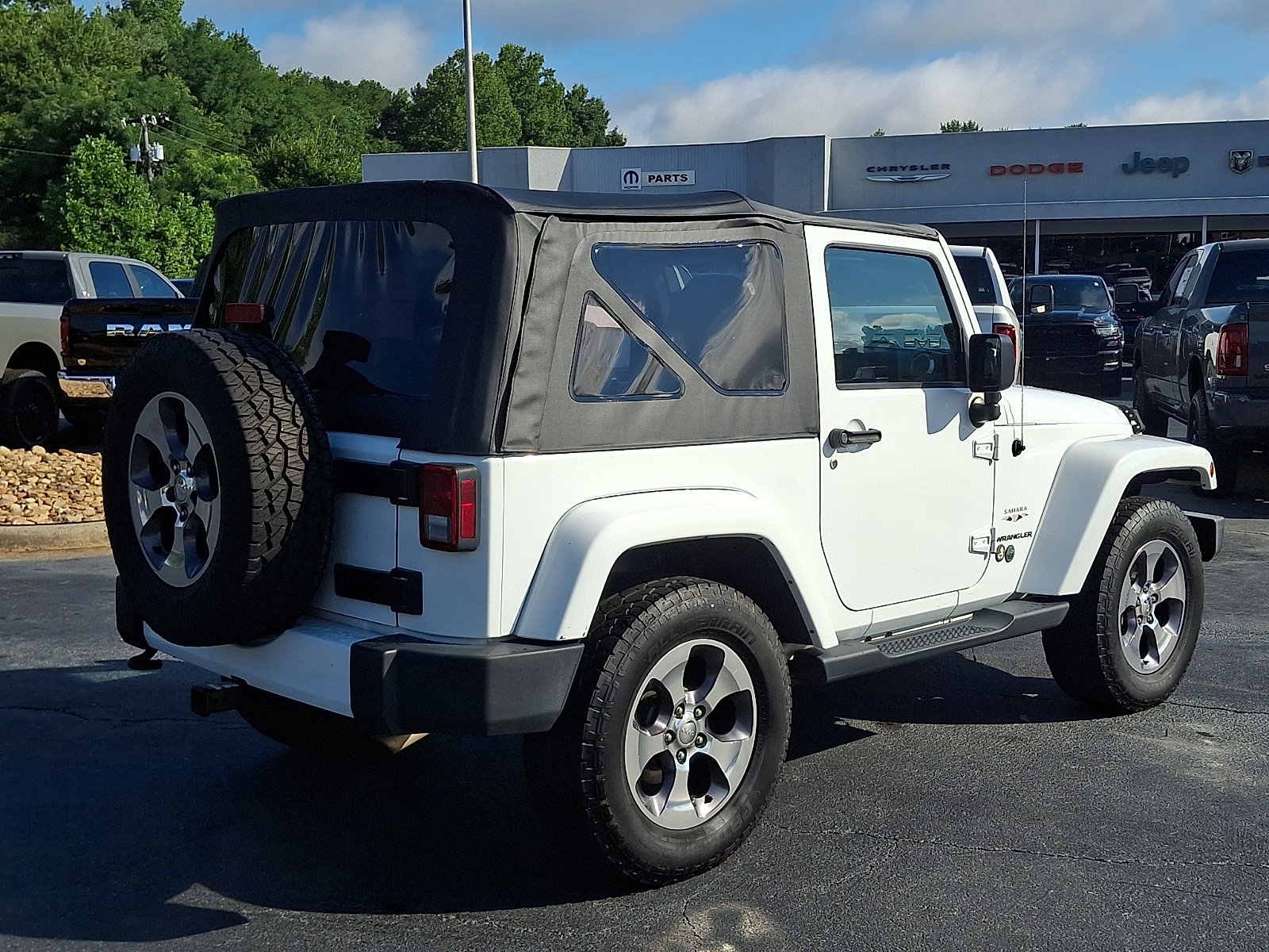 Used 2016 Bright White Clearcoat - PW7 Jeep Sahara image 13