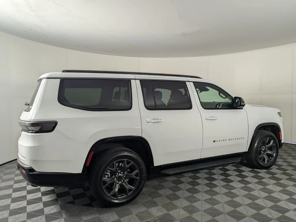 New 2026 Bright White Clear-Coat Exterior Paint Jeep Limited Altitude image 6