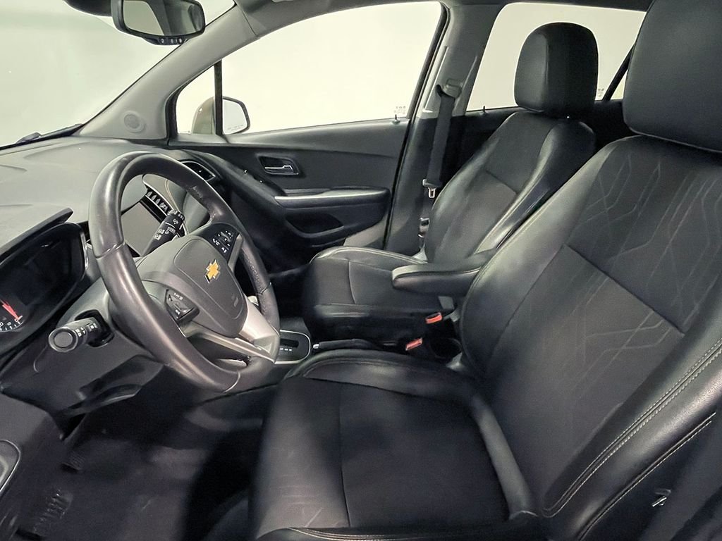 Used 2021 Gray Chevrolet LT image 3