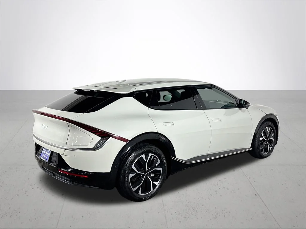 Used 2022 White Kia Wind image 6