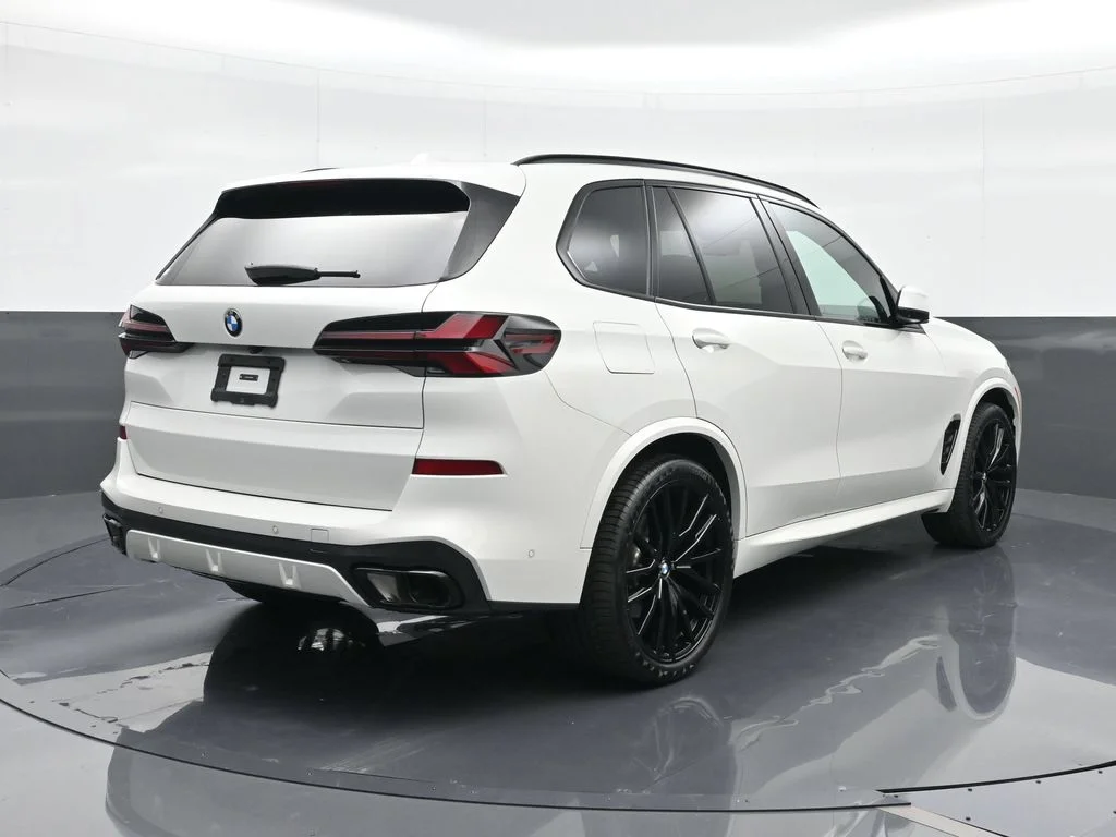 Used 2024 White BMW sDrive40i image 14
