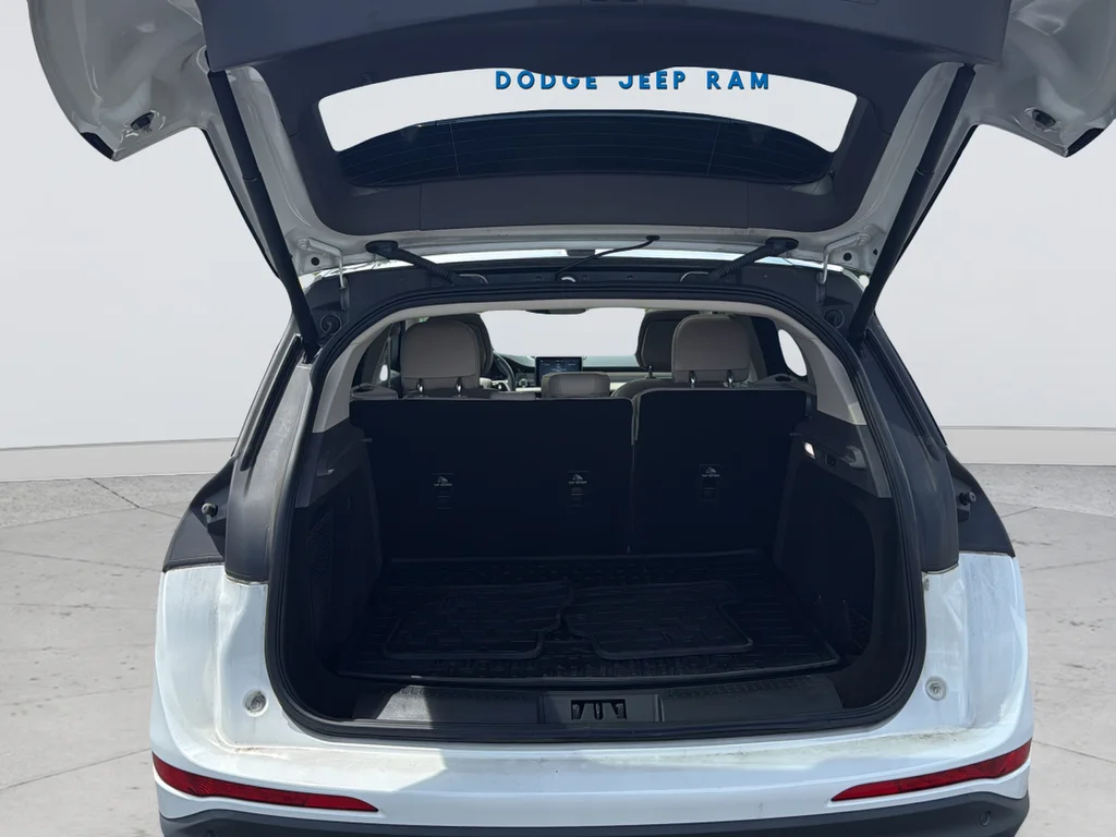 Used 2020 White Lincoln Standard image 23