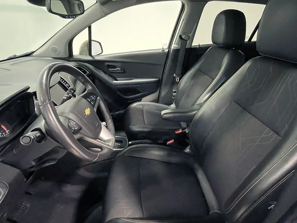 Used 2021 Gray Chevrolet LT image 3