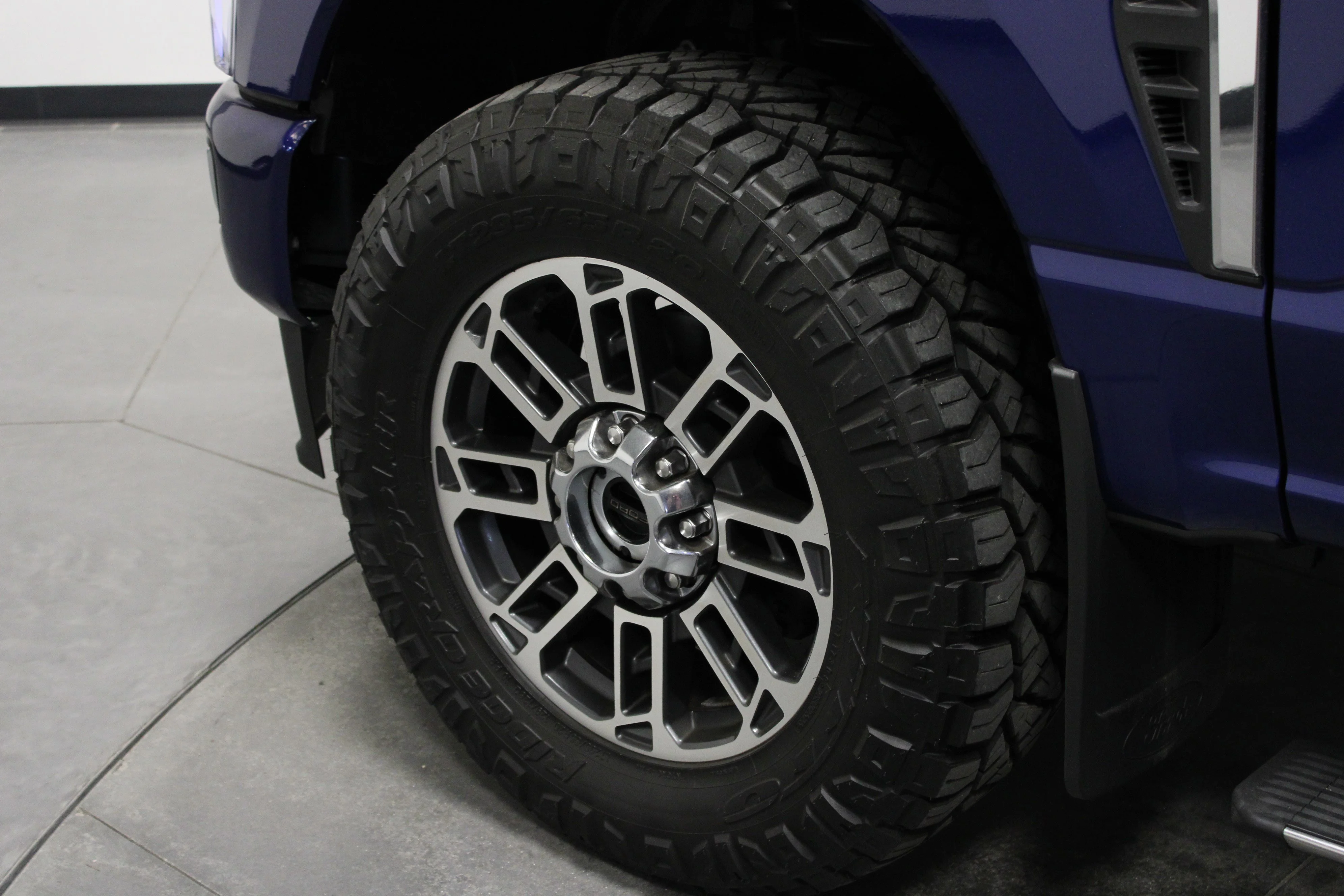 Used 2026 Argon Blue Metallic Ford Platinum image 10