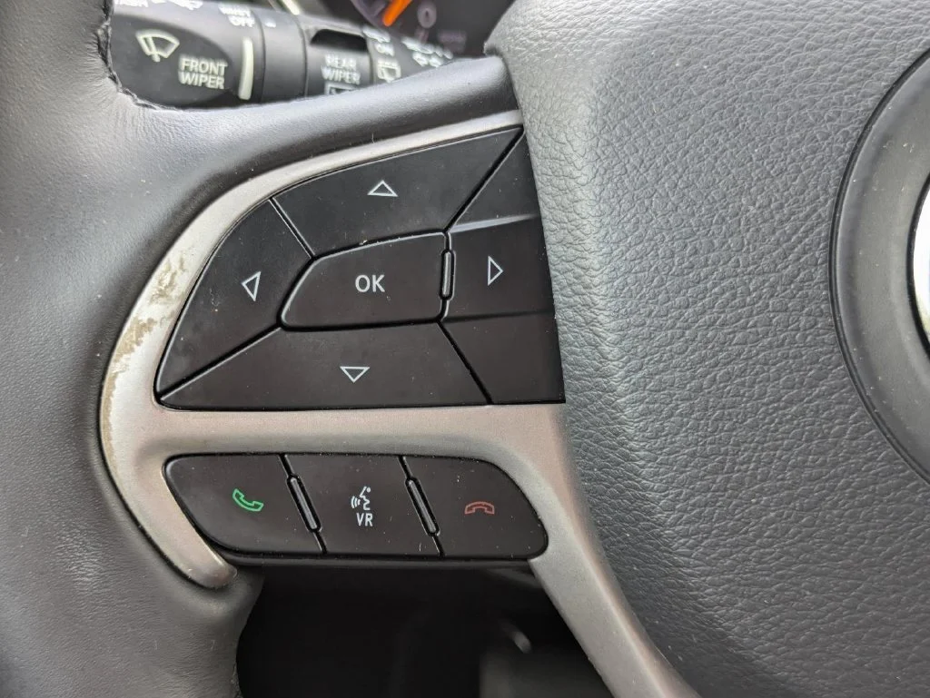 Used 2020 White Jeep Altitude image 27