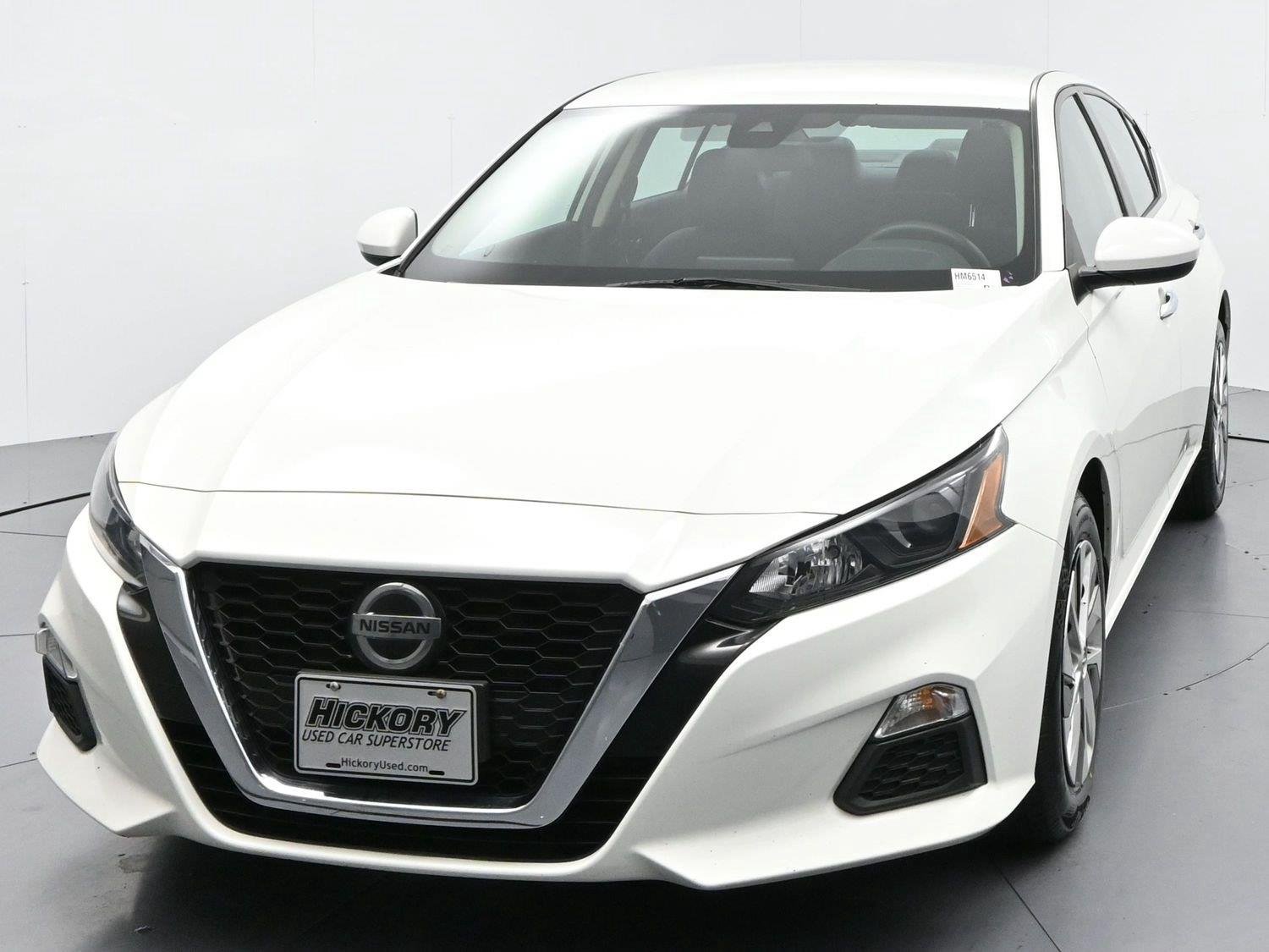 Used 2022 Glacier White Nissan 2.5 S image 3