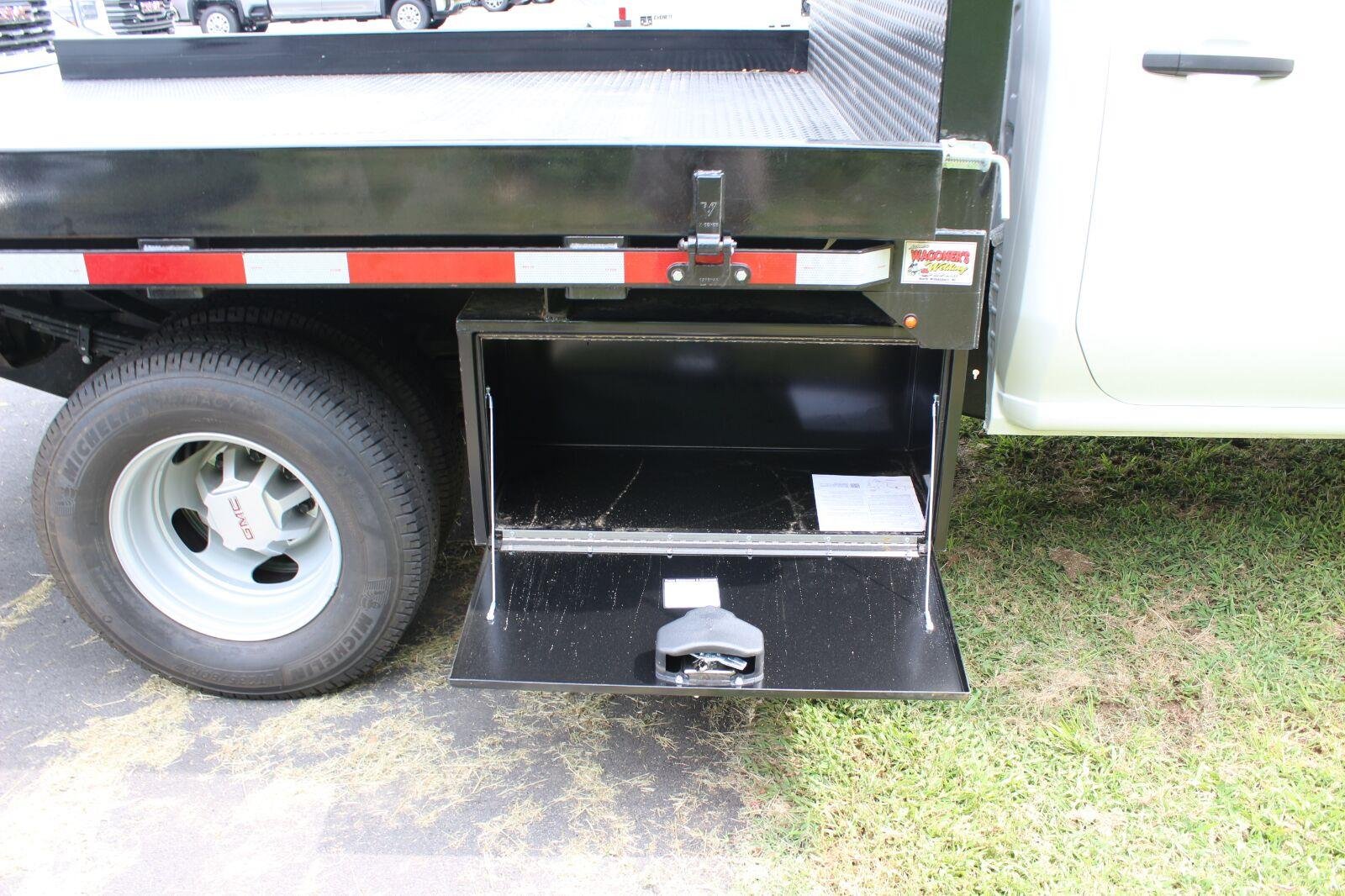 New 2026 Summit White GMC Pro image 5