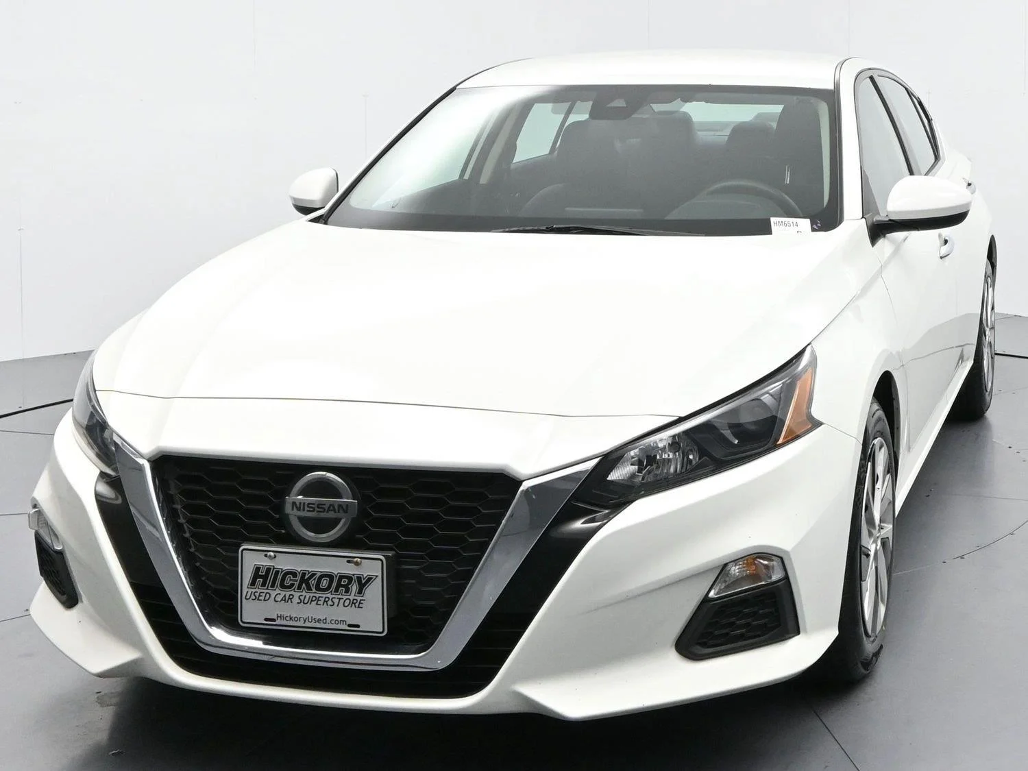 Used 2022 Glacier White Nissan 2.5 S image 3