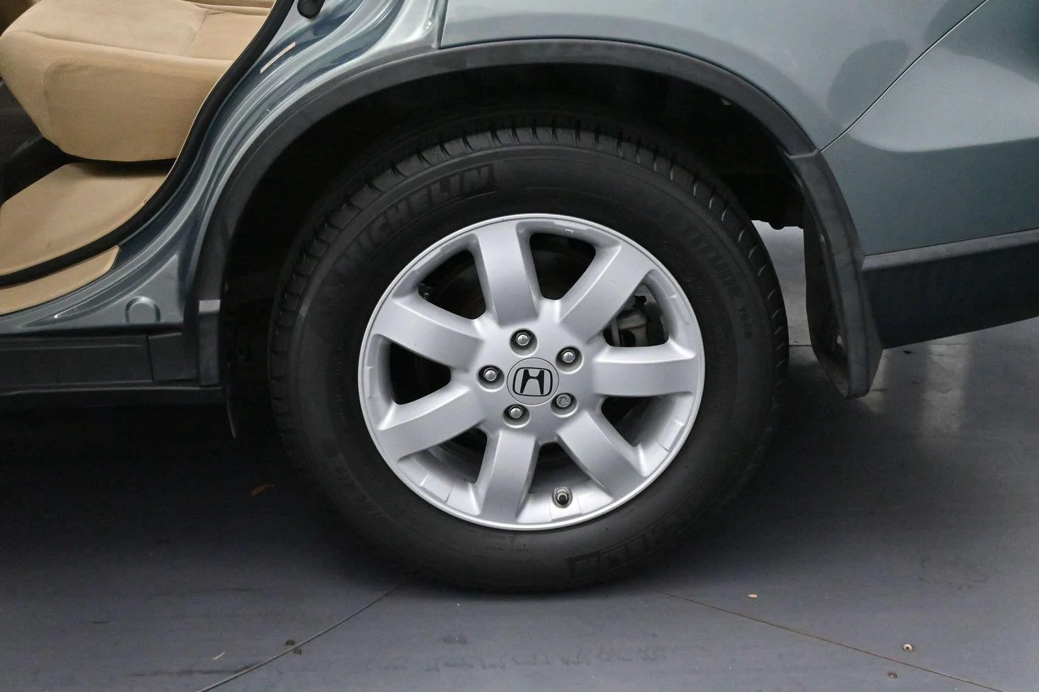Used 2011 Opal Sage Metallic Honda SE image 29