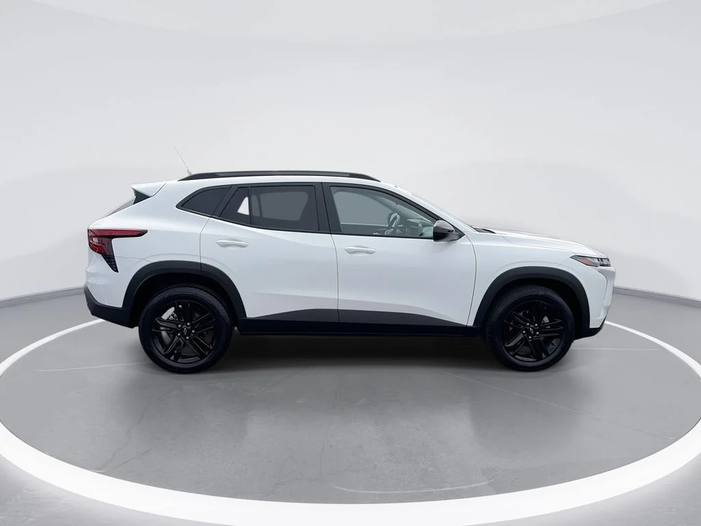 Used 2025 White Chevrolet ACTIV image 9