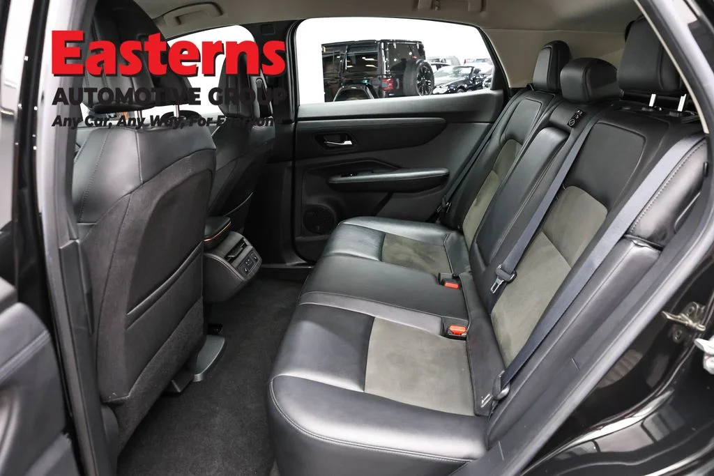Used 2023 Black Nissan ENGAGE image 21