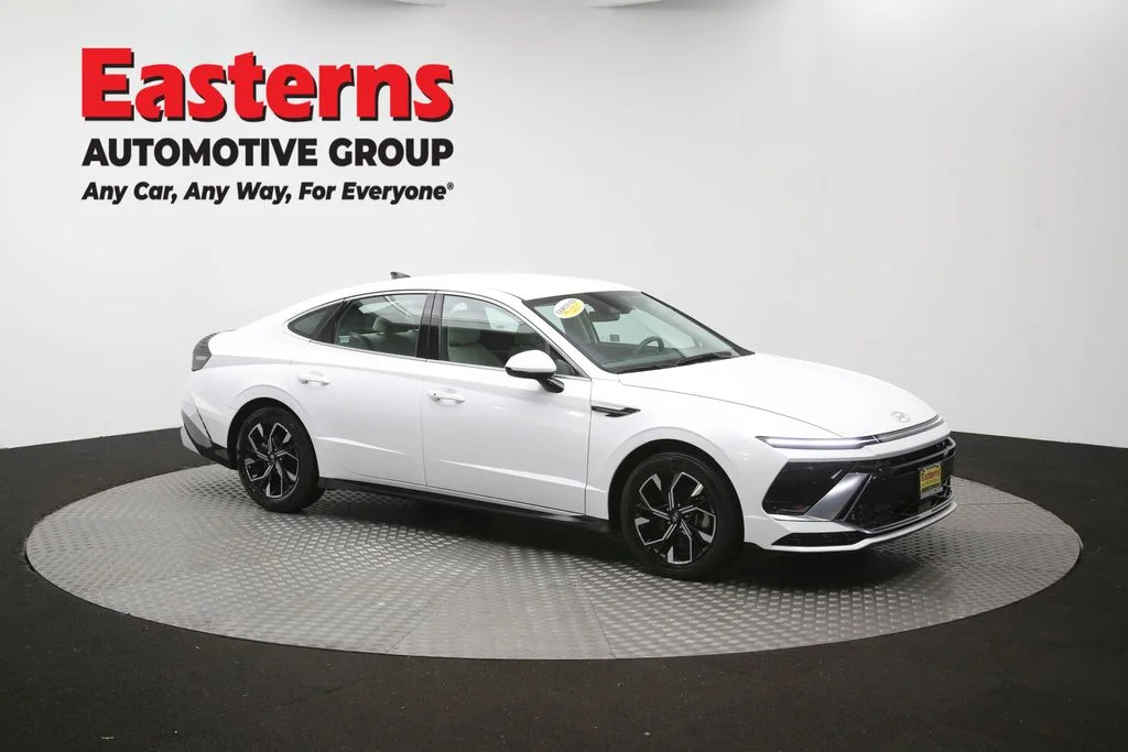 Used 2025 White Hyundai SEL image 48