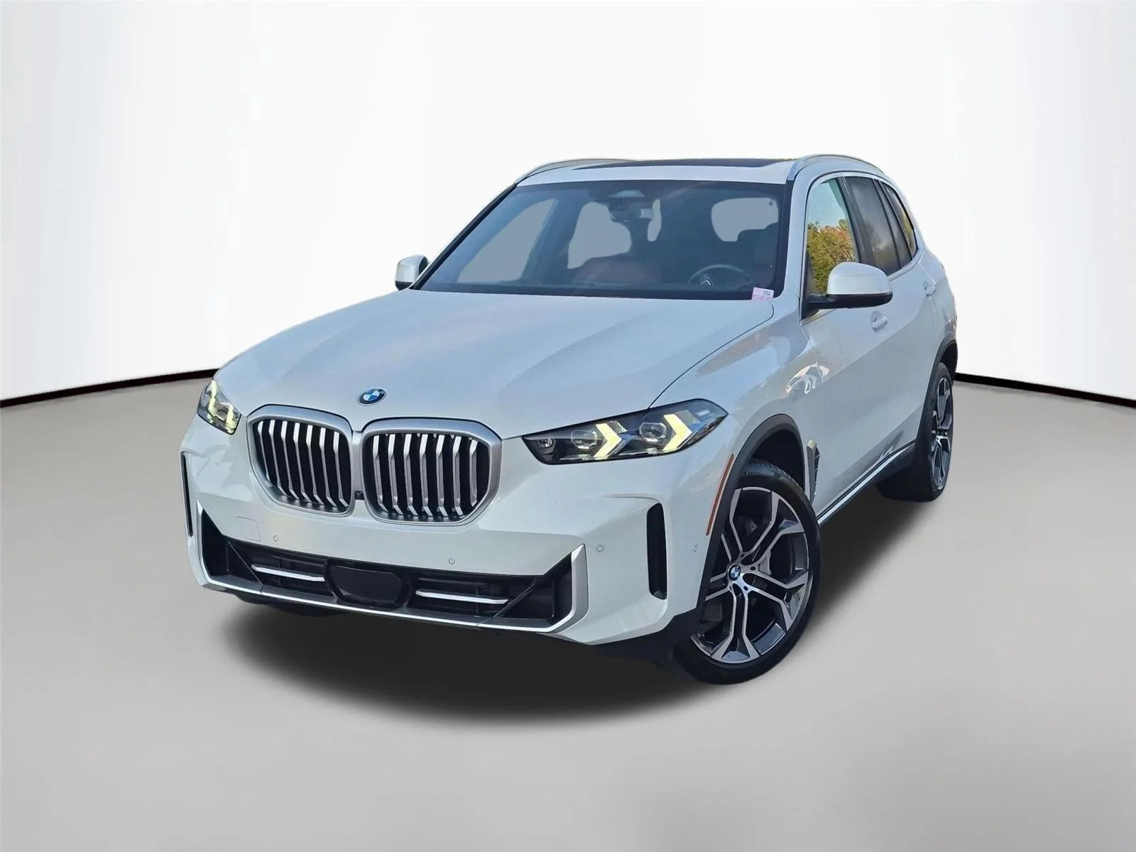 Used 2025 Mineral White Metallic BMW xDrive40i image 1