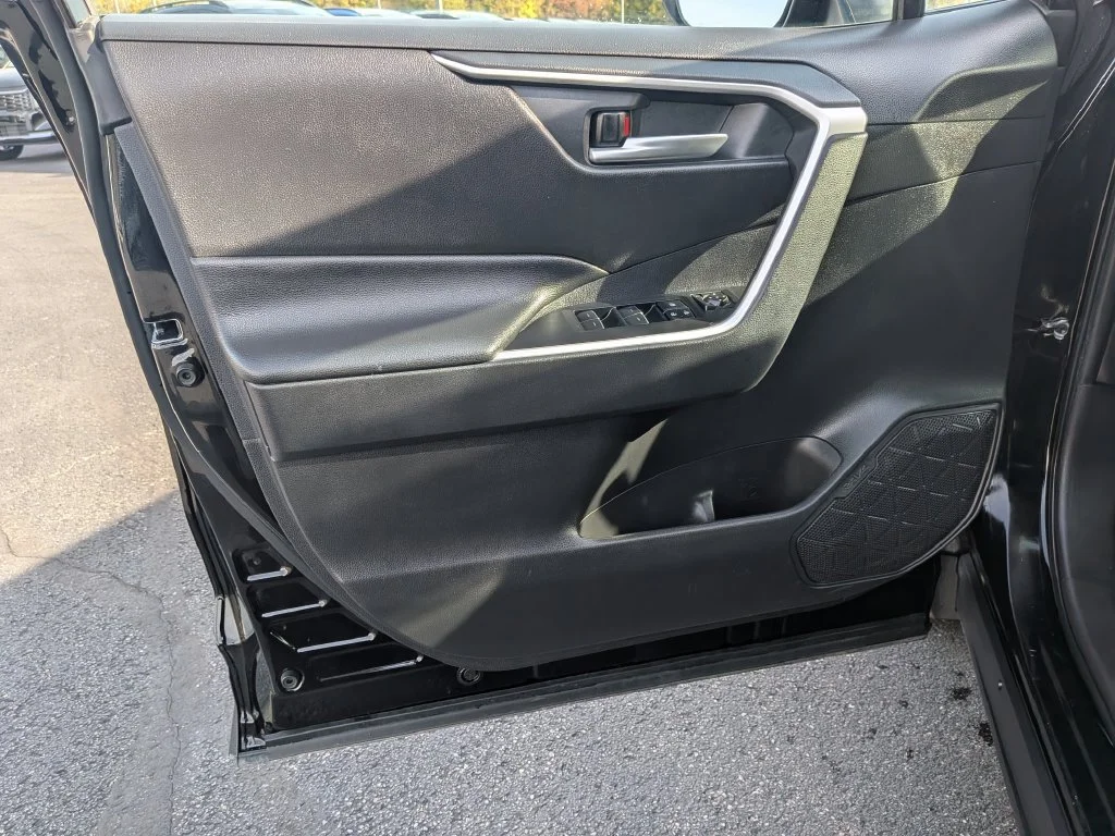 Used 2025 Midnight Black Metallic Toyota XLE image 14