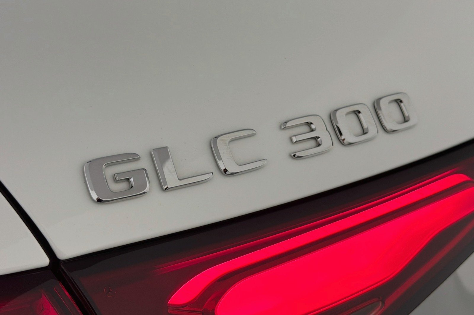 Certified Used 2026 Polar White Mercedes-Benz GLC 300 image 10