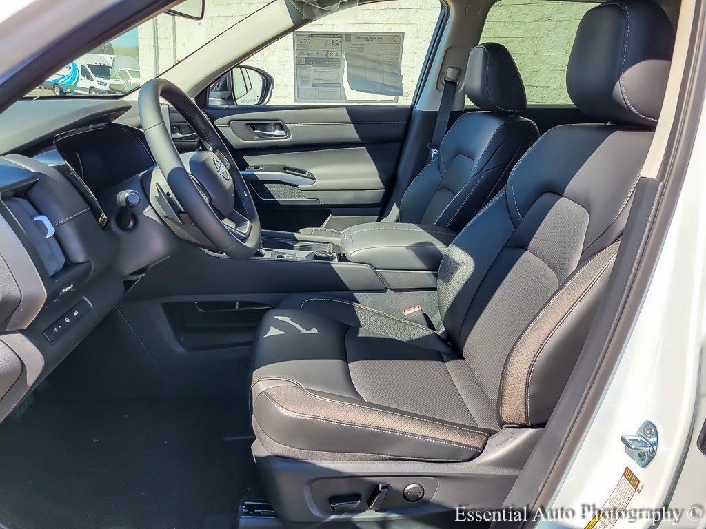 New 2026 Everest White Pearl Tricoat Nissan SL image 8