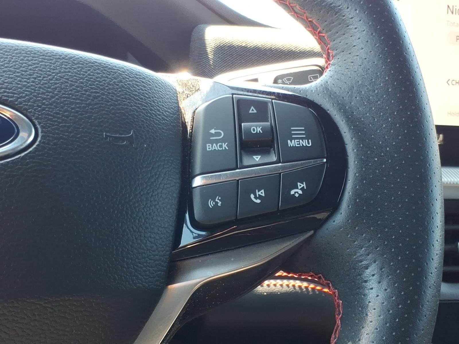 Used 2025 Agate Black Metallic Ford ST-Line image 28